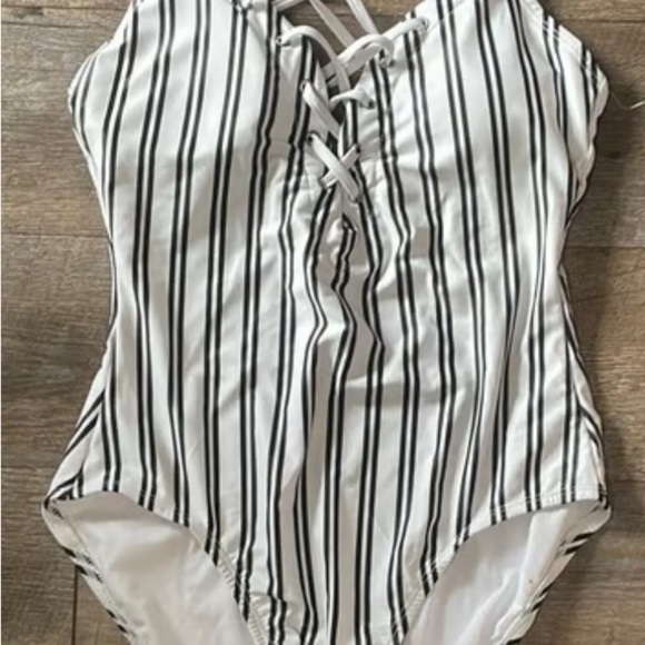 Nautica swimsuit Size M - Picture 4 of 5